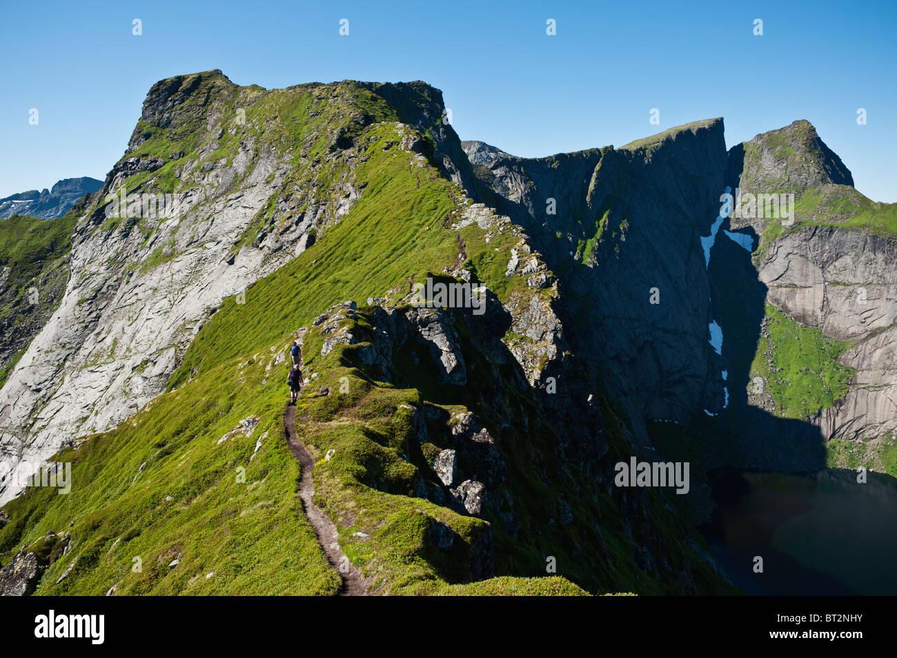 Crinale del popolare Reinebringen picco, Reine, Moskenesoya, isole Lofoten in Norvegia Foto Stock