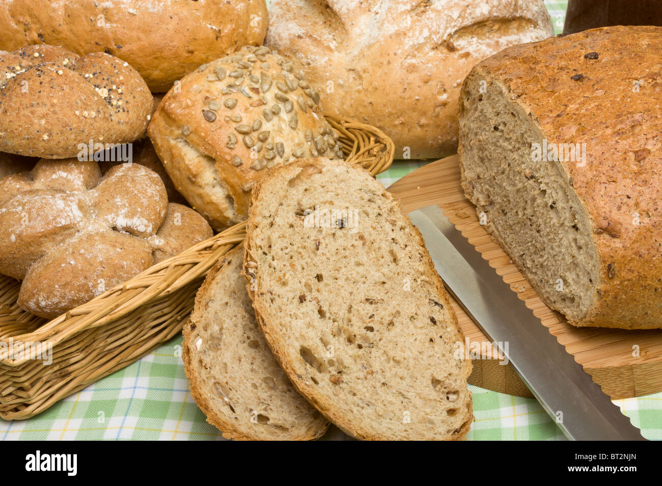 Una selezione di organico rustico artigianale panini gourmet. Foto Stock