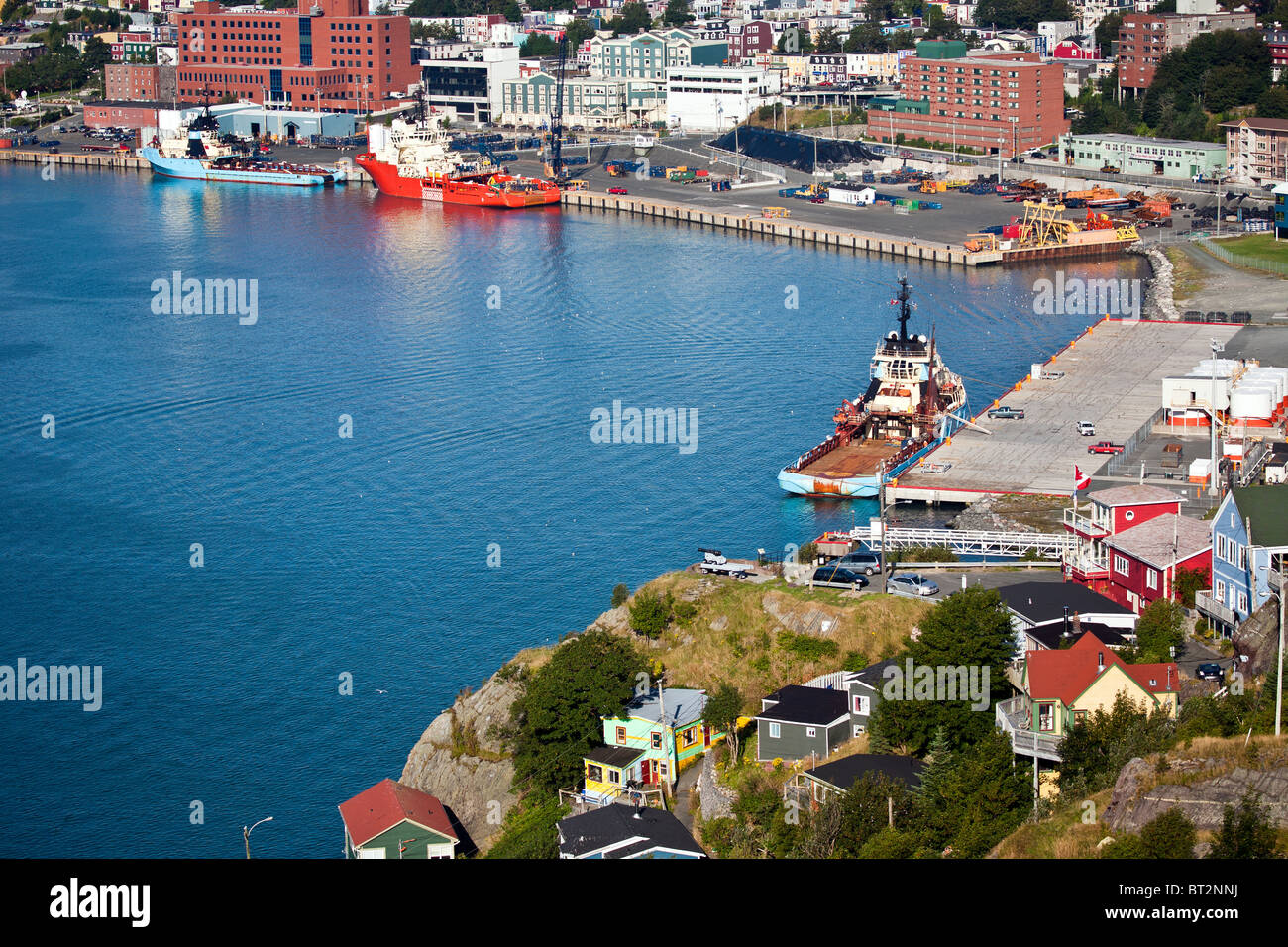 Guardando verso il basso sul lungomare di St.Johns da Signal Hill, Terranova, Canada Foto Stock