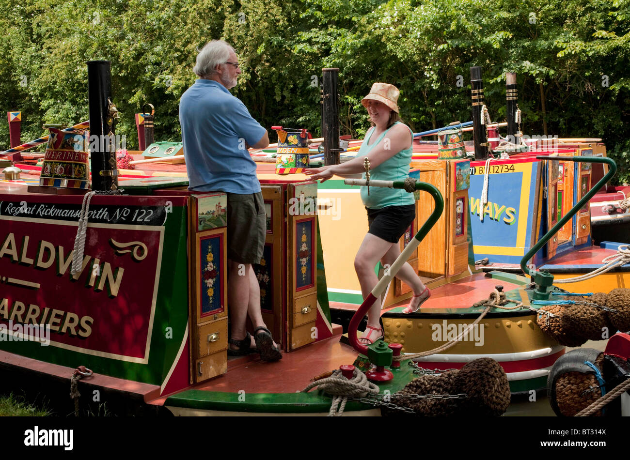 Narrowboats raccogliere nel cuore del Regno Unito il sistema di canale a Braunston per la Storica barca stretta e Canal Rally. DAVID MANSELL Foto Stock