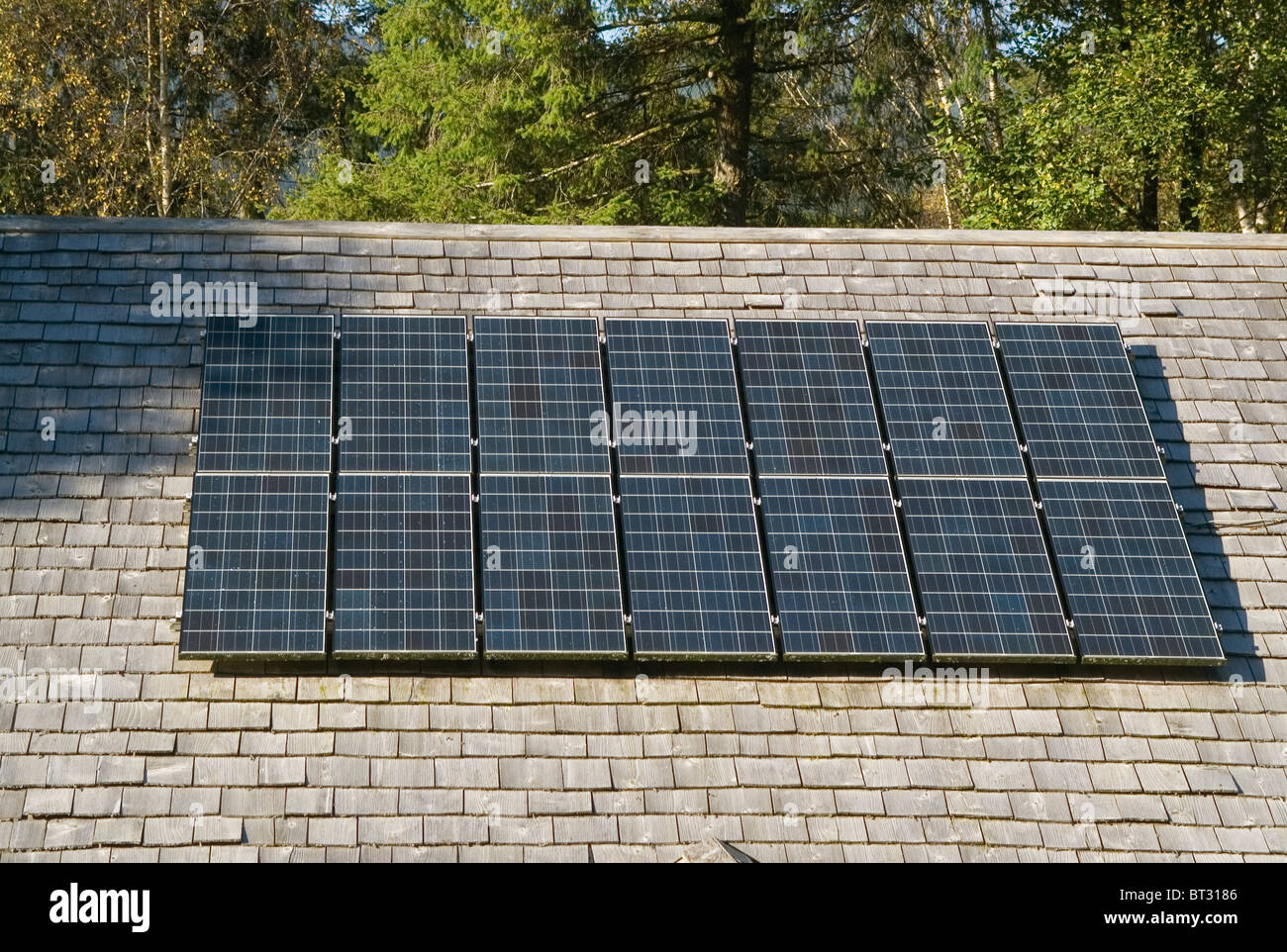 Il Galles Powys Machynlleth foto cellule di Voltaic sul tetto Foto Stock