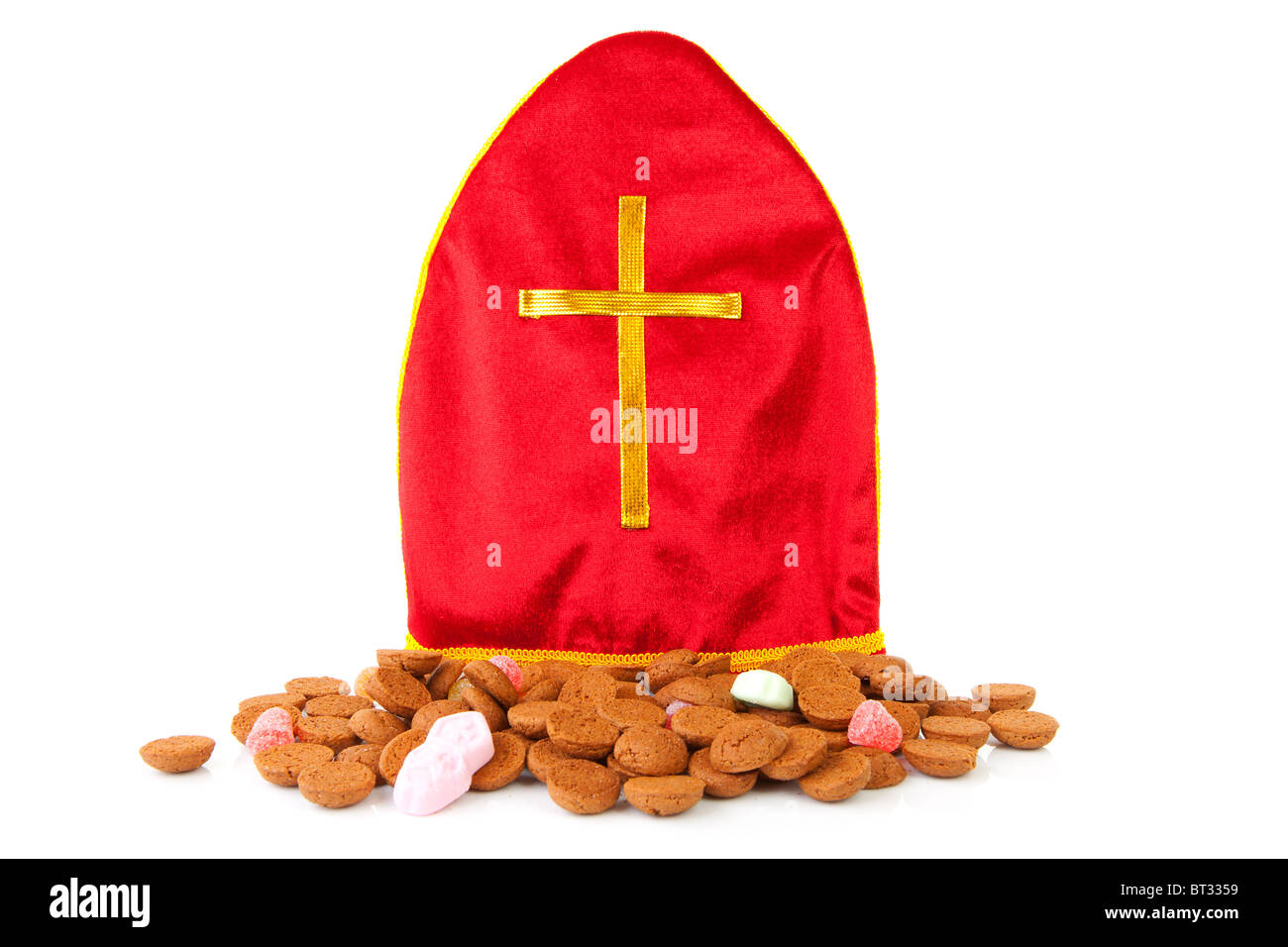 Mitre anche sapere come mijter di Sinterklaas e pepernoten, parte della tipica tradizione olandese, isolato su sfondo bianco Foto Stock