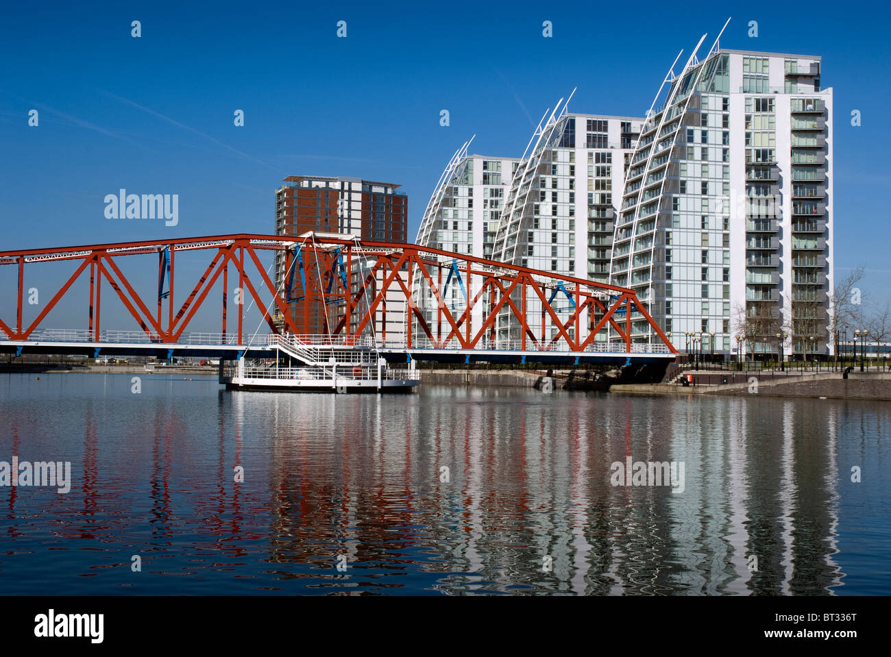 NV edifici di appartamenti, vicino al Ponte di Detroit, Mariners Canal Salford Quays Manchester REGNO UNITO Foto Stock