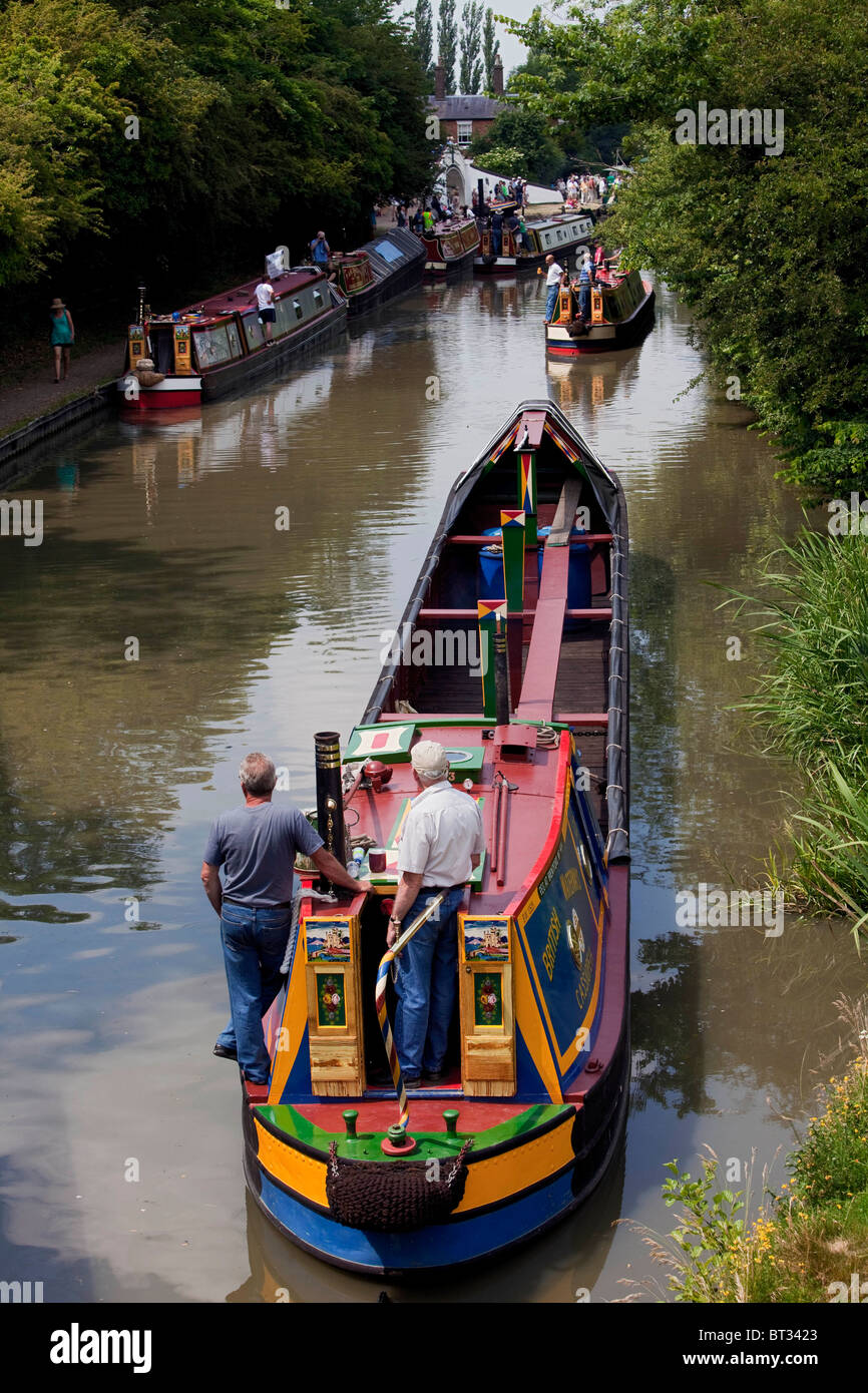 Narrowboats raccogliere nel cuore del Regno Unito il sistema di canale a Braunston per la Storica barca stretta e Canal Rally. DAVID MANSELL Foto Stock