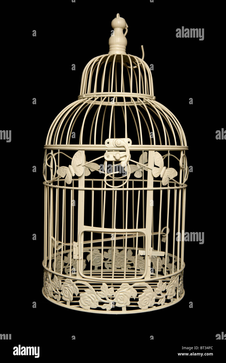 Shabby Chic gabbia per uccelli isolati su sfondo nero Foto Stock
