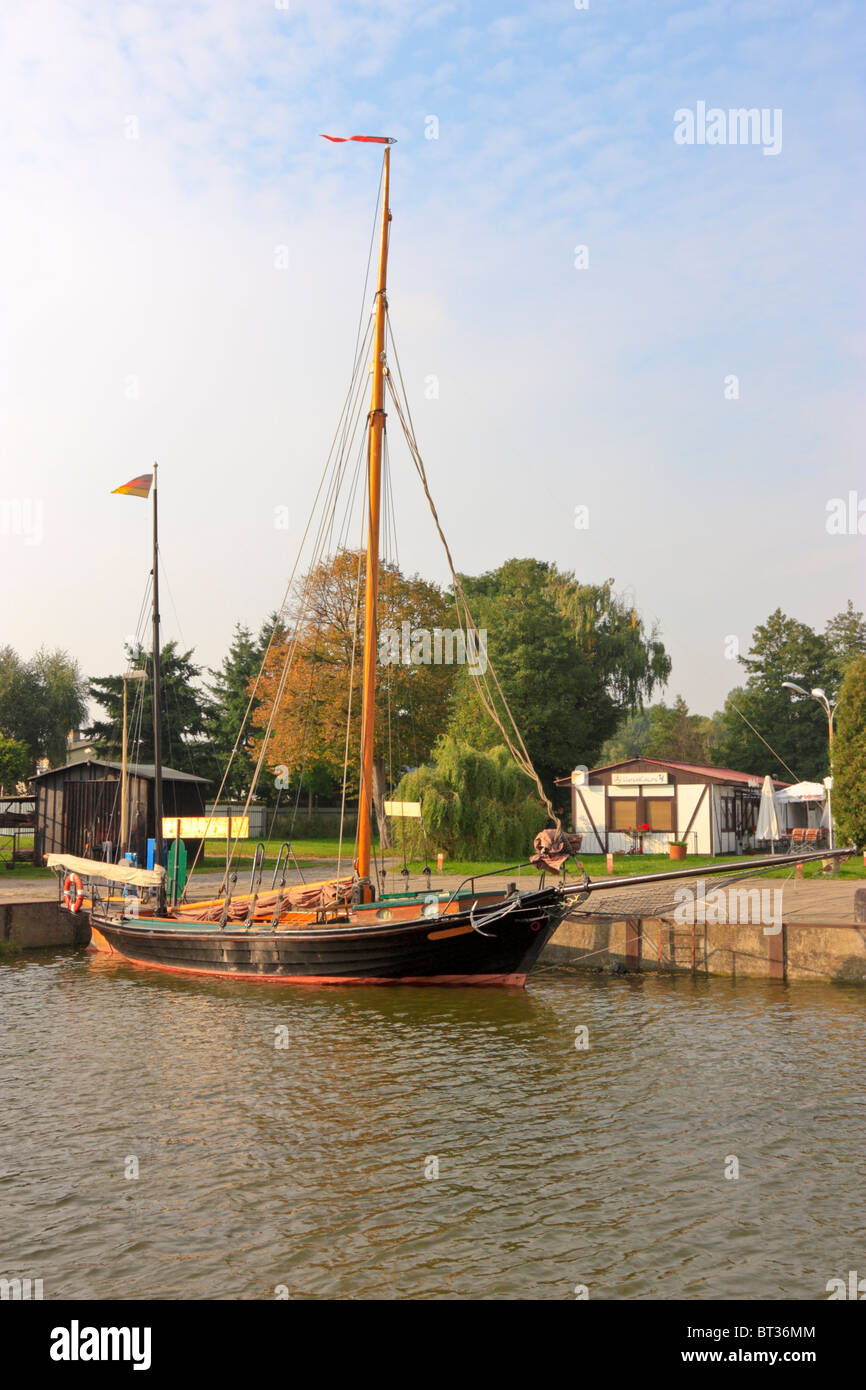 Storica e tradizionale barca a vela "Zeesen barca' in Usedom, Baltico, Germania Foto Stock