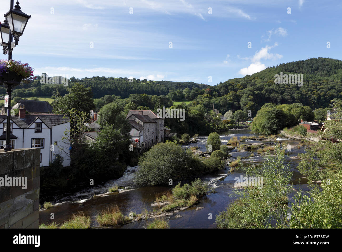 Una delle (54) immagini in questo set correlati a Llangollen in Wale. Si prega di godere di immagini da Sty Collen la Chiesa, Llangollen Stn, Corm mulino e di più. Foto Stock