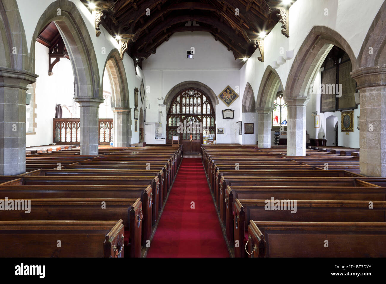 Una delle (54) immagini in questo set correlati a Llangollen in Wale. Si prega di godere di immagini da Sty Collen la Chiesa, Llangollen Stn, Corm mulino e di più. Foto Stock