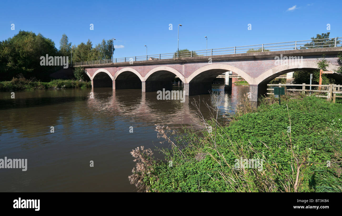 Ponte sul fiume Avon Stratford upon avon warwickshire Midlands England Regno Unito Foto Stock