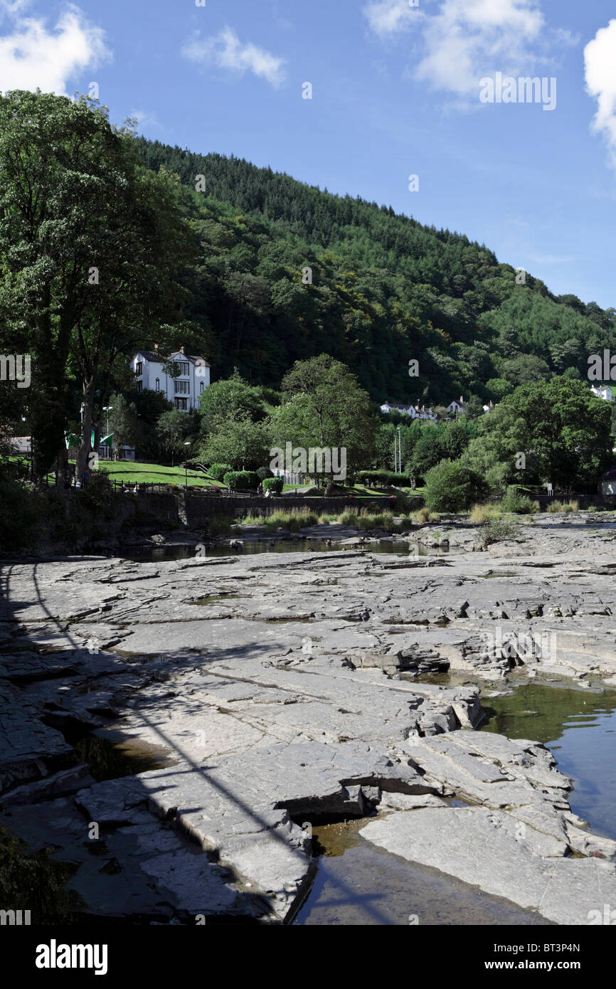 Una delle (54) immagini in questo set correlati a Llangollen in Wale. Si prega di godere di immagini da Sty Collen la Chiesa, Llangollen Stn, Corm mulino e di più. Foto Stock