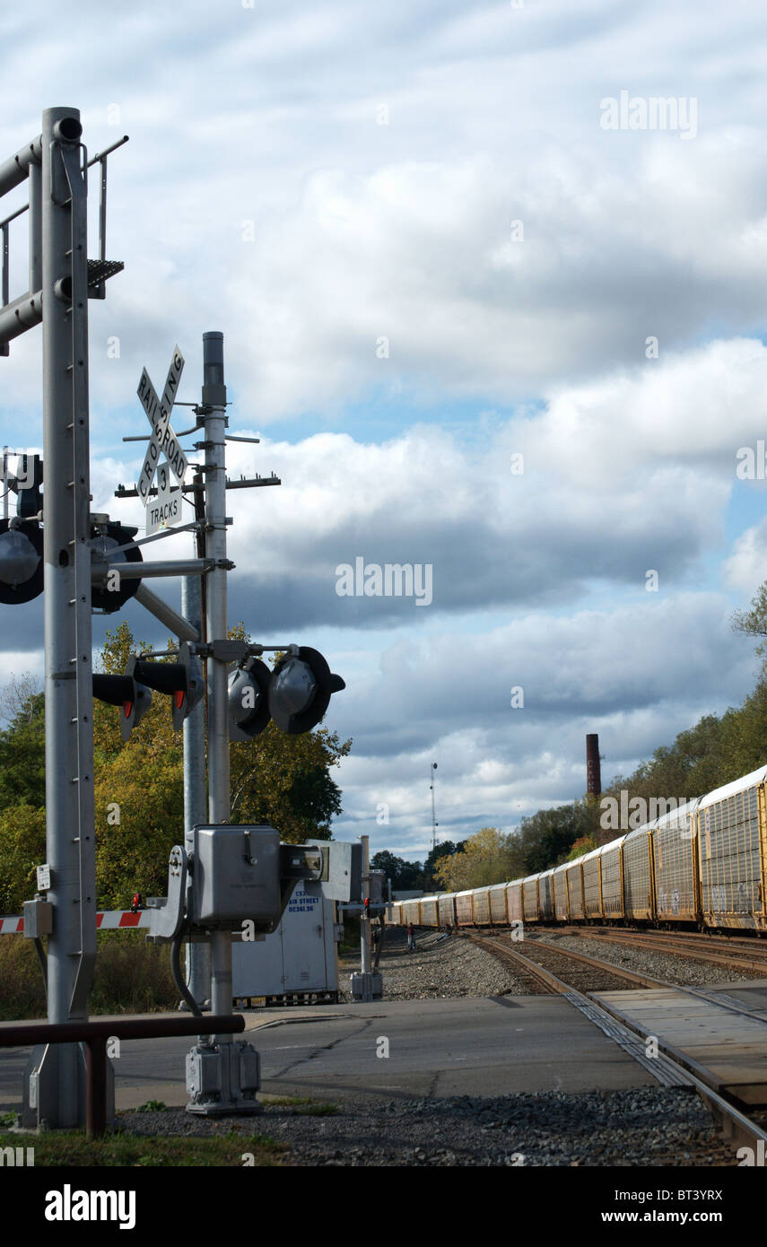 Attraversamento ferroviario il traffico di segnali Foto Stock