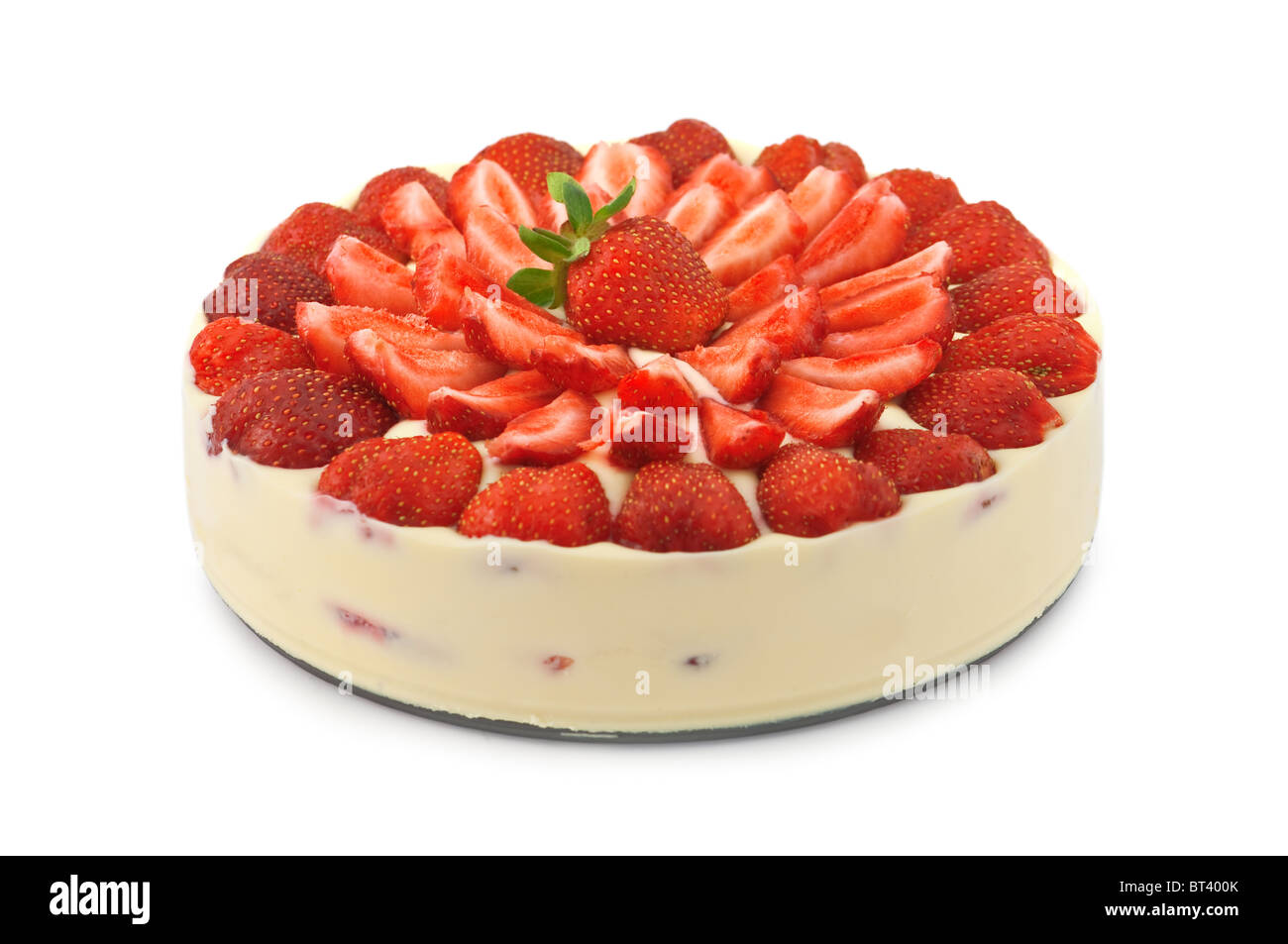 La torta di fragole isolato su bianco Foto Stock