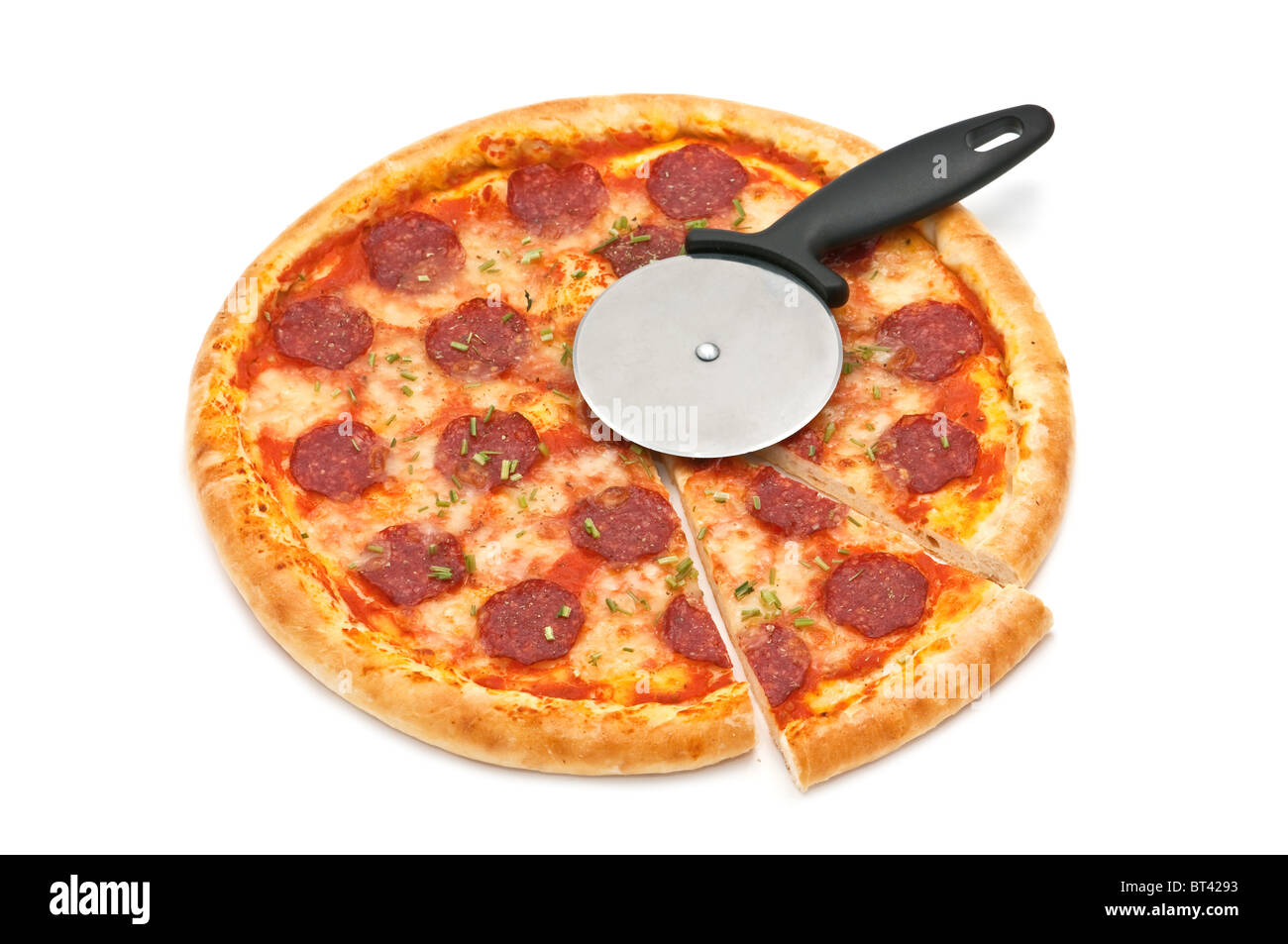 Salame pizza isolato su bianco Foto Stock