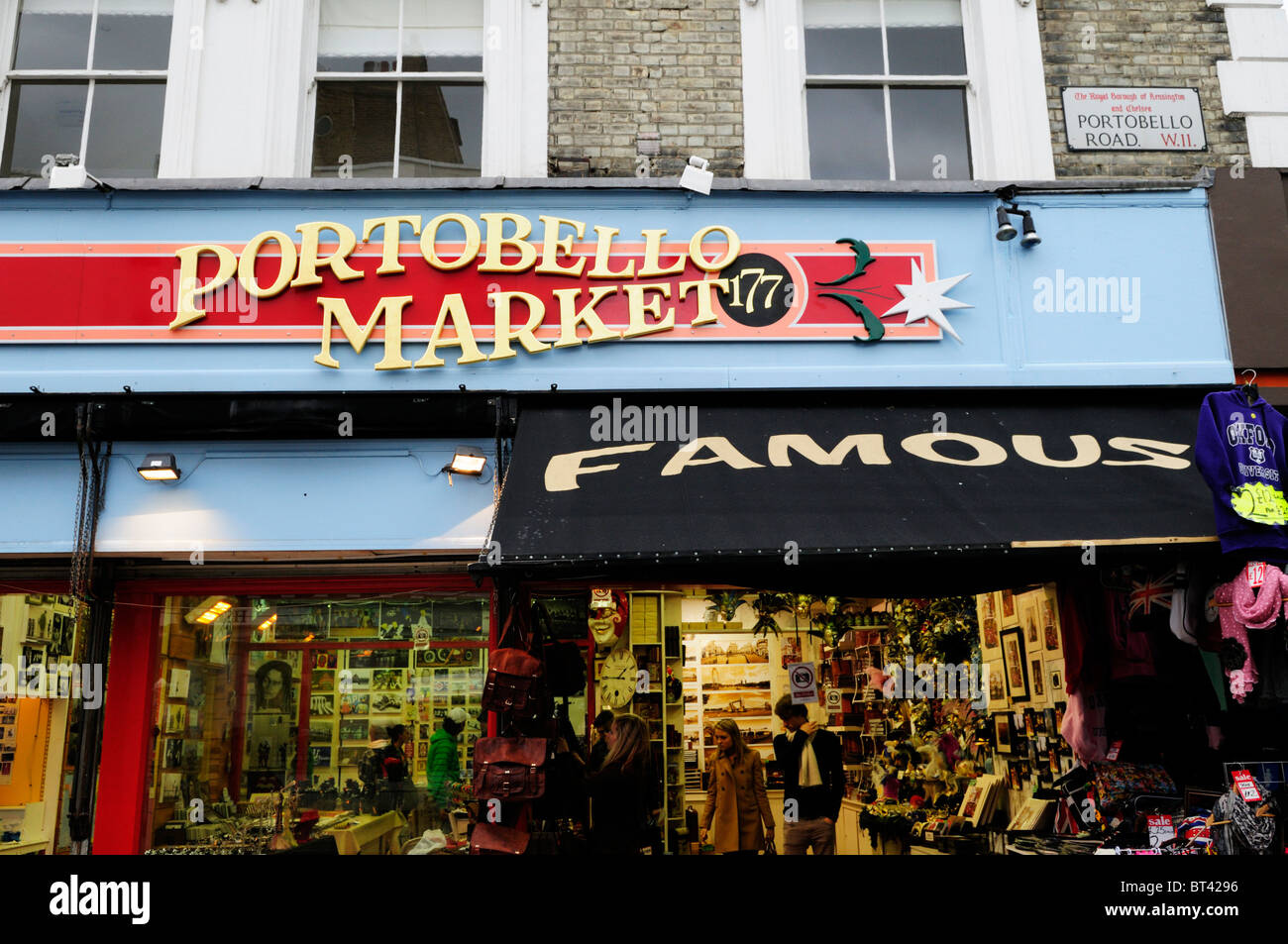 Famoso Mercato di Portobello Shop segno, segni, Portobello Road a Notting Hill, Londra, Inghilterra, Regno Unito Foto Stock