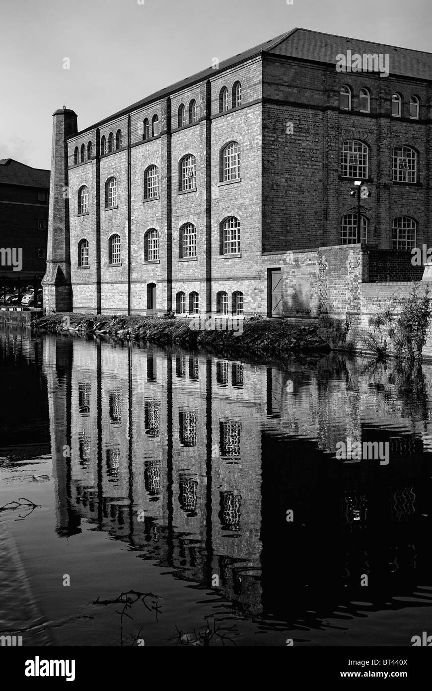 Il vecchio edificio adibito a magazzino nottingham canal England Regno Unito Foto Stock