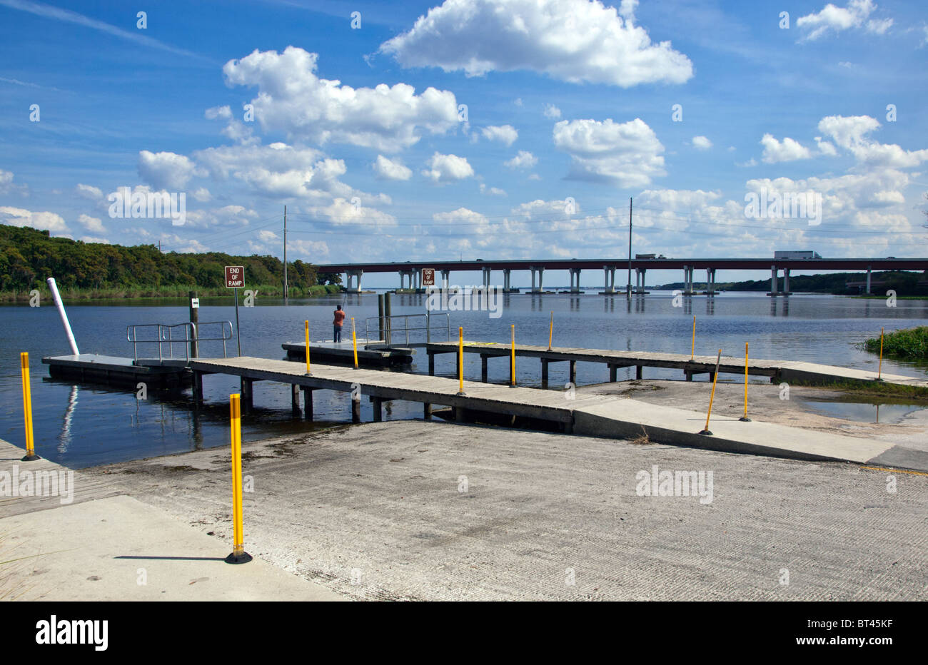 Interstate 4 del ponticello dove il lago di Monroe che scorre a nord nella St Johns River a Sanford Florida Foto Stock