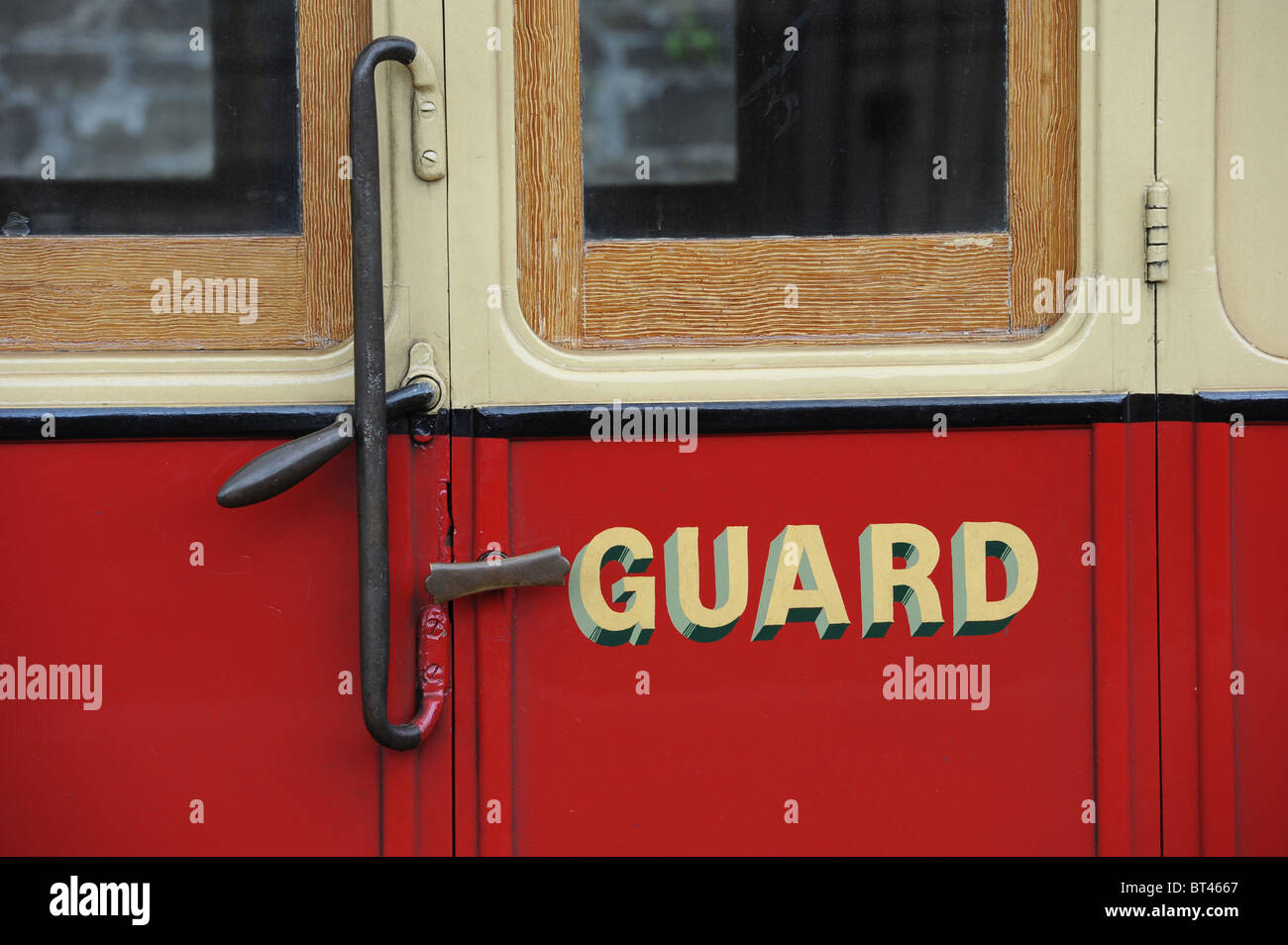 Carrozze ferroviarie, Ferrovia a vapore dell'Isola di Man. Porta del furgone della guardia. IOM, REGNO UNITO Foto Stock