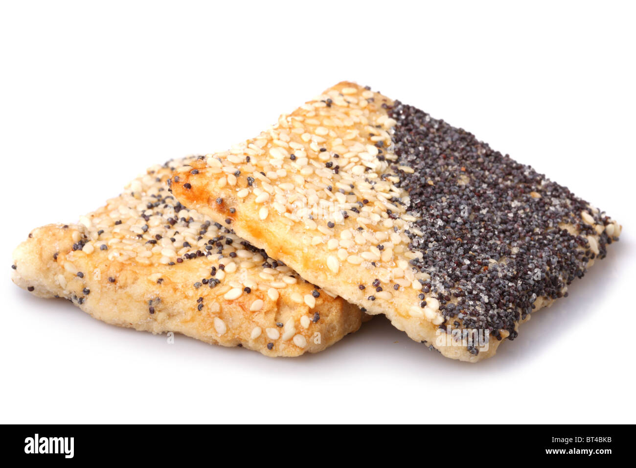 I cookie con sesamo e poppyseed isolati su sfondo bianco Foto Stock