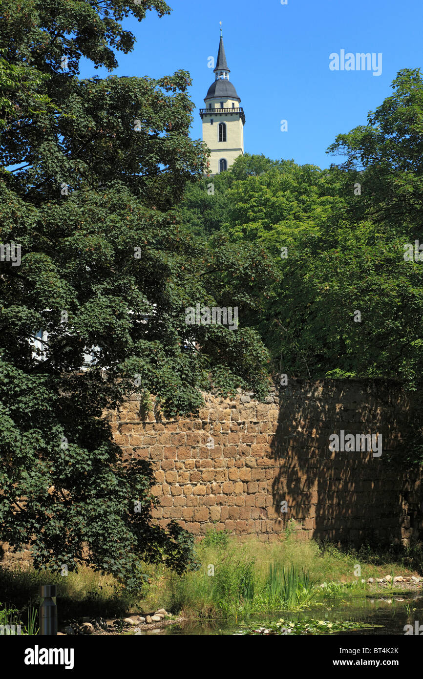 Mittelalterliche Stadtmauer und Turm der Benediktinerabtei San Michele auf dem Michaelsberg in Siegburg, Naturpark Bergisches Land, Nordrhein-Westfale Foto Stock