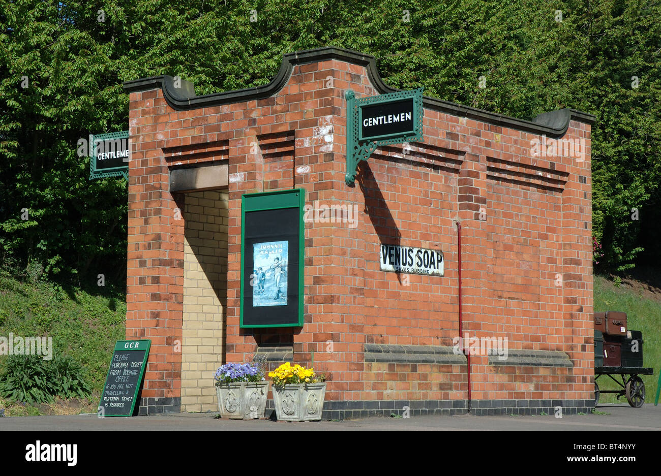 Signori di toilette, stazione di Rothley, Great Central Railway, Leicestershire, England, Regno Unito Foto Stock