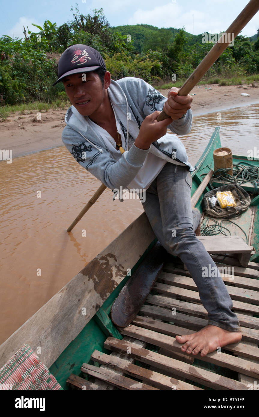 Coda gita in barca lungo il Nam Tha da Fiume a Paksa a Na Lae. Nord del Laos Foto Stock