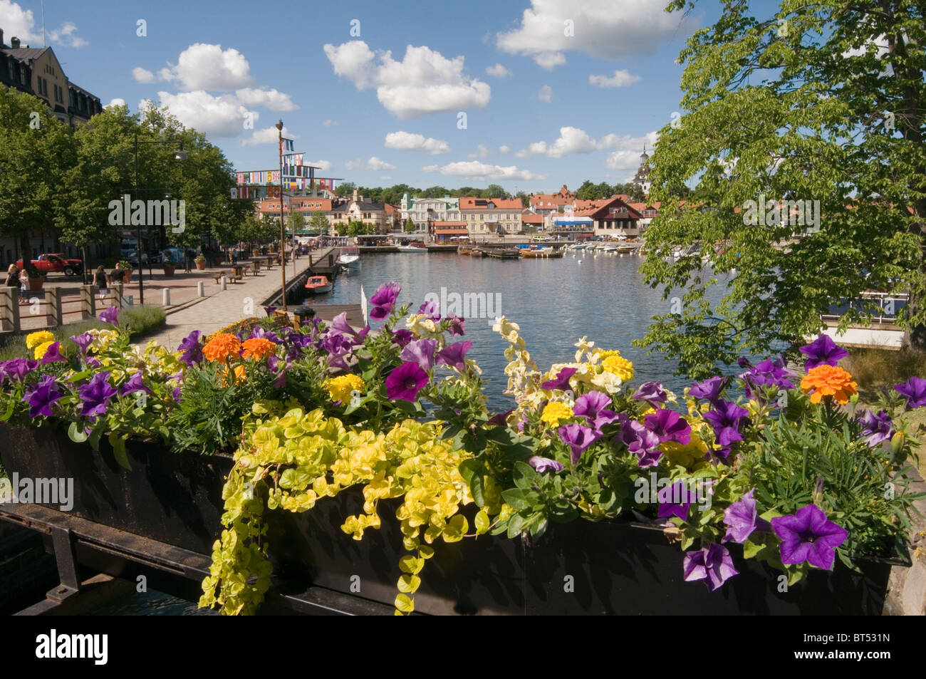 Västervik Kalmar County sud est nella Svezia orientale cittadina svedese estate acqua del mar Baltico Mare gotaland Gamblebyviken pittoresca t Foto Stock