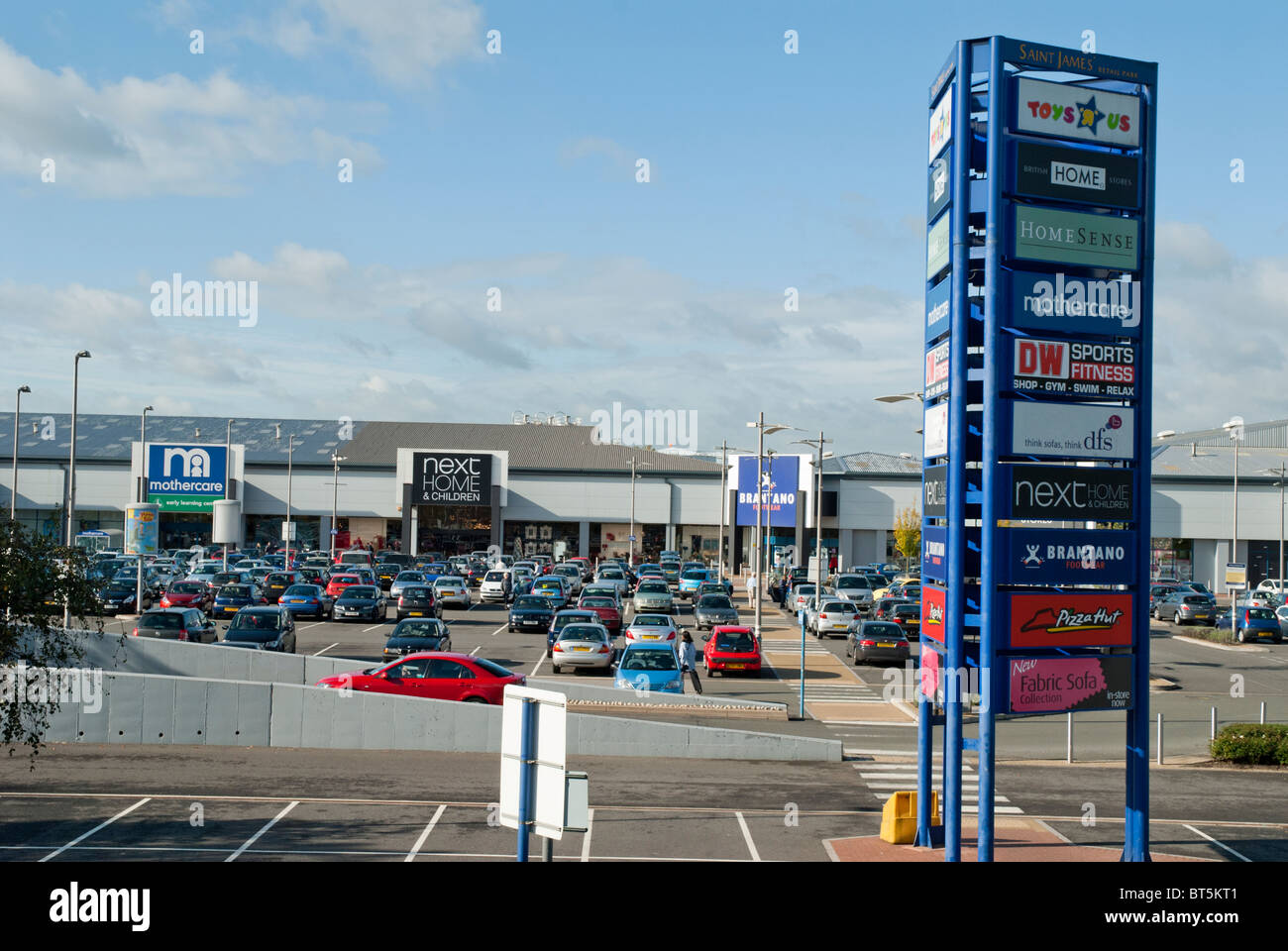 Retail Park e Parco Auto Foto Stock