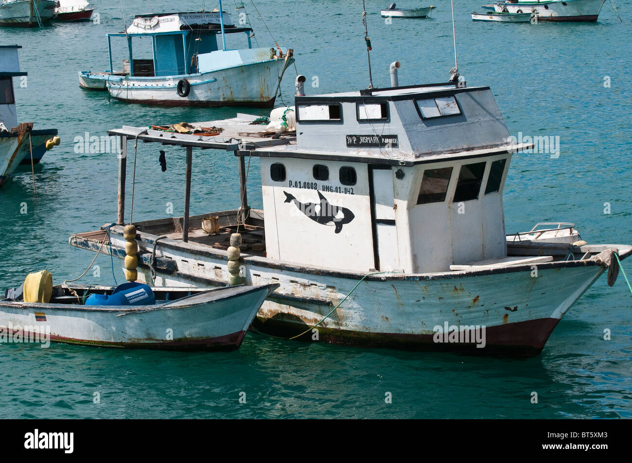 Barca da pesca Puerto Baquerizo Moreno, capitale delle Galapagos, Isla San Cristóbal (San Cristobal Island) Isole Galapagos, Ecuador. Foto Stock