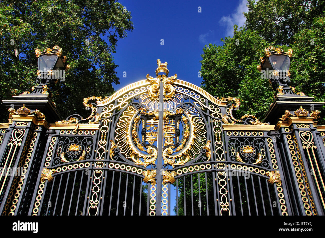 Il Canada Gate, il parco verde, City of Westminster, Greater London, England, Regno Unito Foto Stock