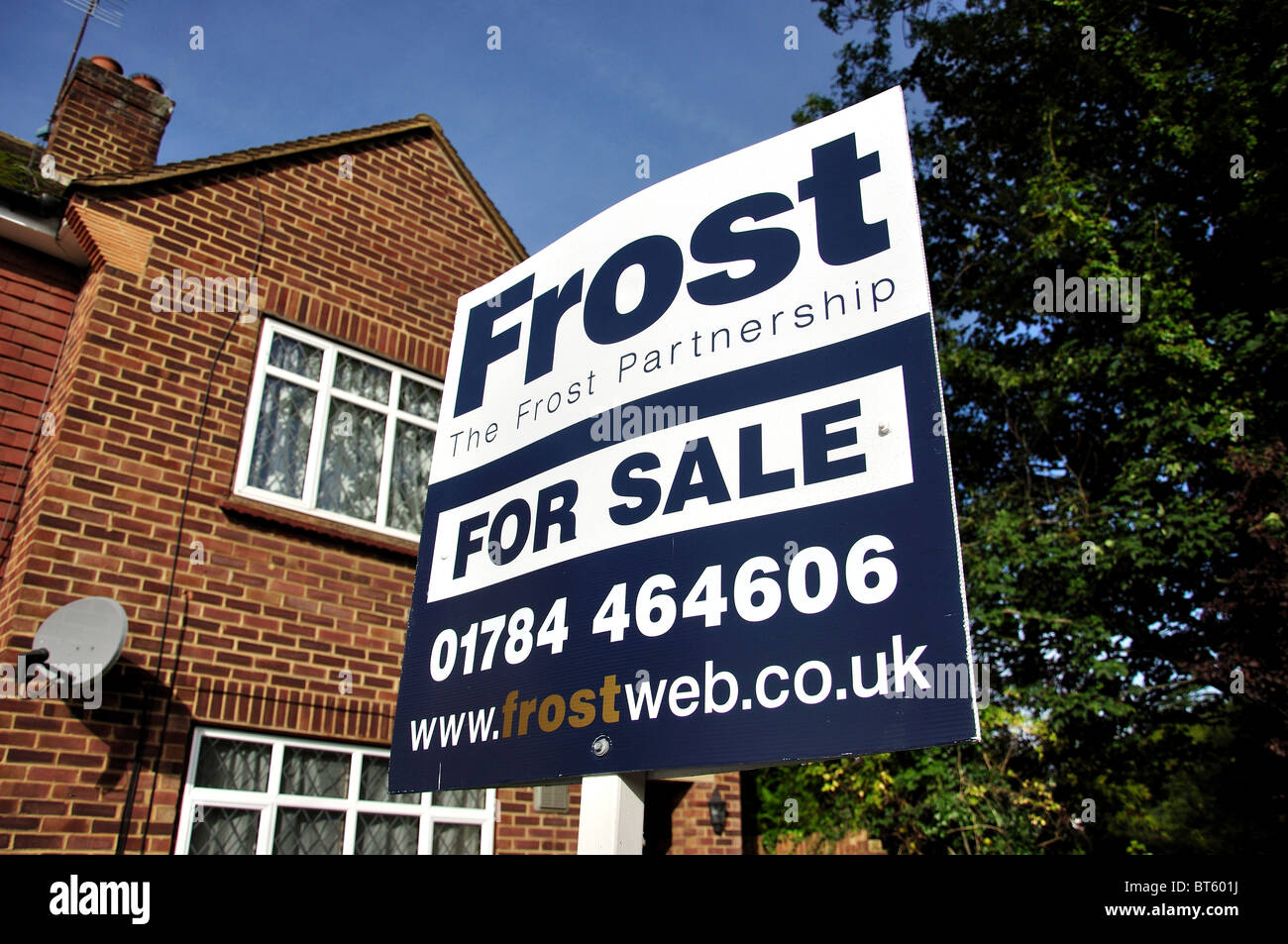 Casa in vendita segno, Stanwell Moor, Surrey, England, Regno Unito Foto Stock