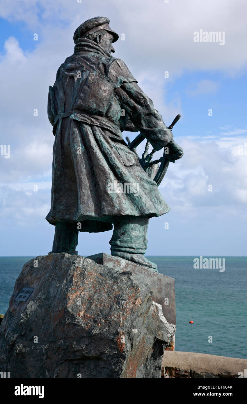 Royal Charter Disaster scultura per commemorare la perdita di navi, Moelfre Harbour, Anglesey, Galles del Nord Regno Unito Regno Unito Europa Foto Stock
