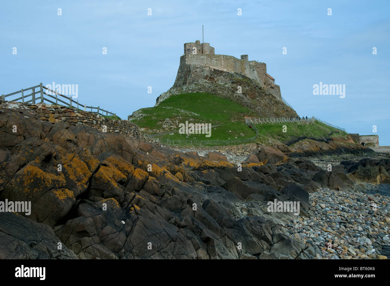 Aprire le barche a remi Lindisfarne Northumberland isola di marea costa Nord Est Inghilterra Isola Santa, civile parrocchia. Parker cronaca P Foto Stock