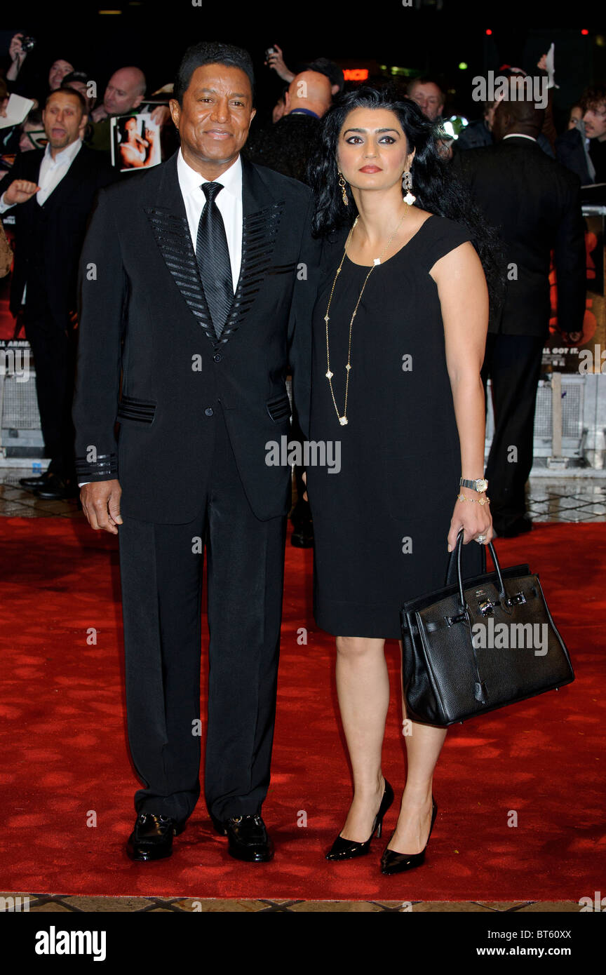 Jermaine Jackson e Halima Rashid assiste il rosso premiere al Royal Festival Hall di Londra, 19 ottobre 2010. Foto Stock
