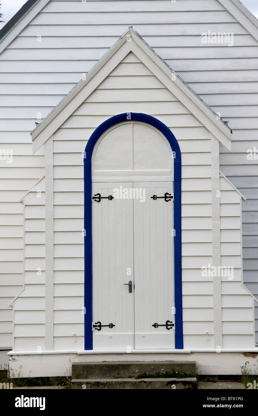 Telaio in legno chiesa NZ NUOVA ZELANDA white piccola isola del sud queenstown antica, architettura, bell, blu, marrone, edificio churc Foto Stock