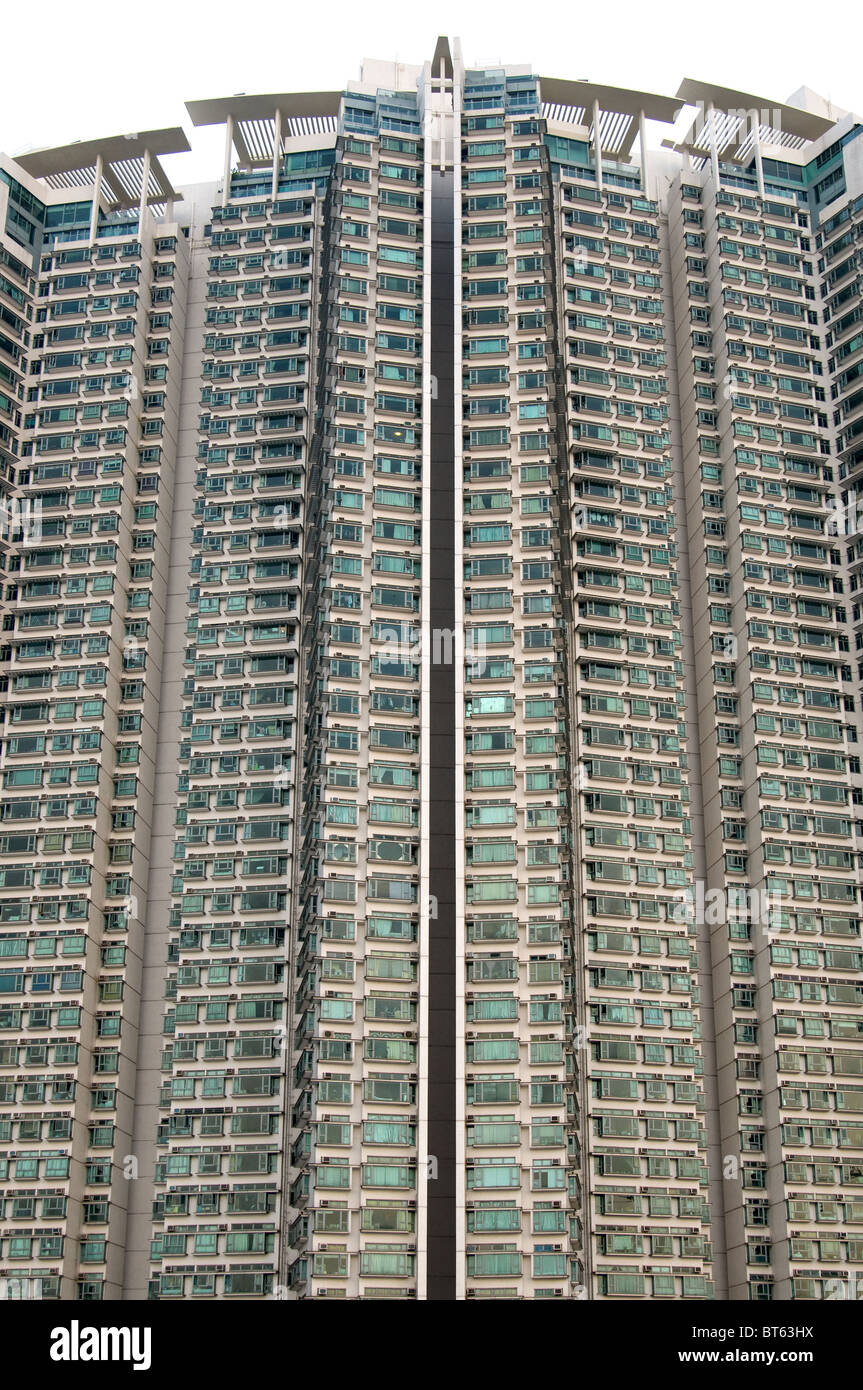 A torre alto Tung Chung Kin Road, Hong Kong raschiatore sky costa caraibica Housing Development si affaccia su hong kong airp Foto Stock