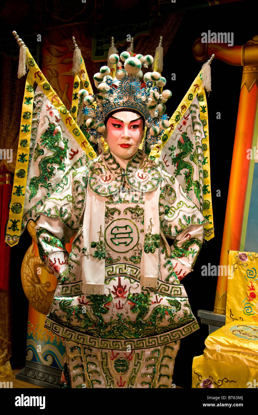 La Cina di stato cinese costume teatrale attrice Pechino operistico tradizionale cucina cantonese opera del Guangdong, Guangxi Macau Singapore Mala Foto Stock