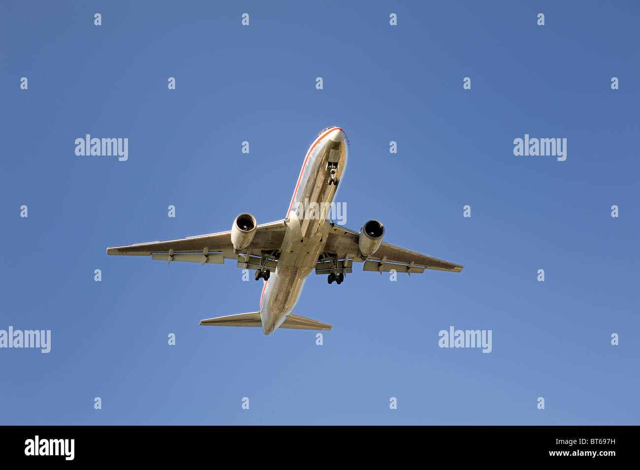 American Airlines jet passeggeri provenienti in terra Foto Stock