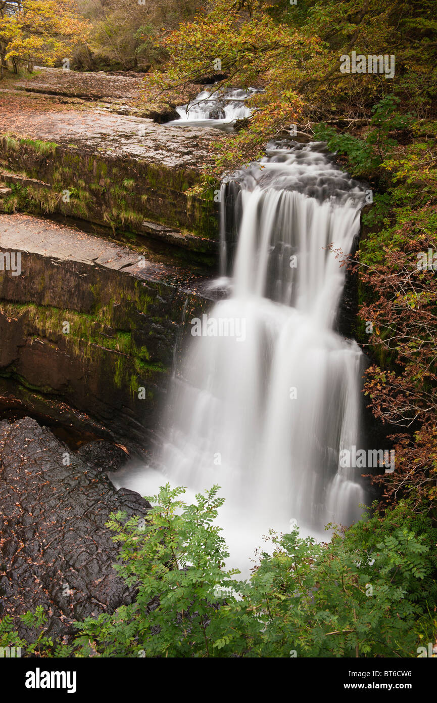 Sgwd Clun-Gwyn cascata sul fiume Mellte, Parco Nazionale di Brecon Beacons, Galles Foto Stock