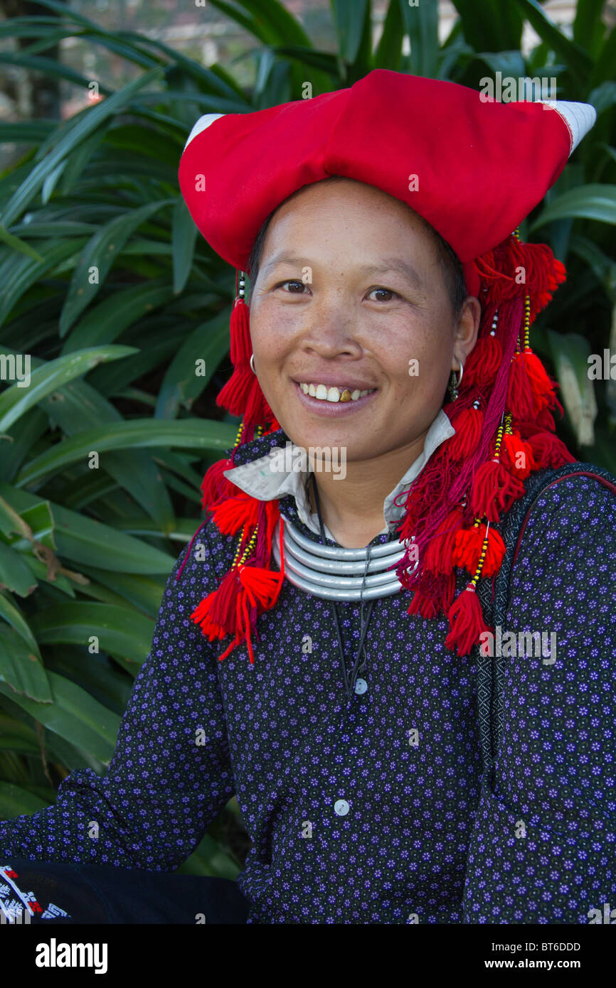 Un sorridente Dzao rosso donna di minoranza, SAPA, Vietnam Foto Stock