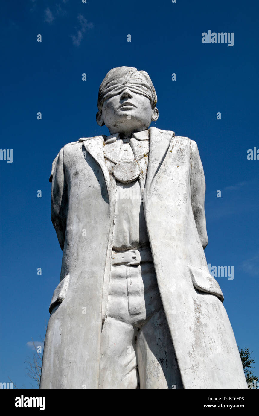 Close up della statua centrale nel 'Shot all'alba Memorial' presso il National Memorial Arboretum, Alrewas, UK. Foto Stock