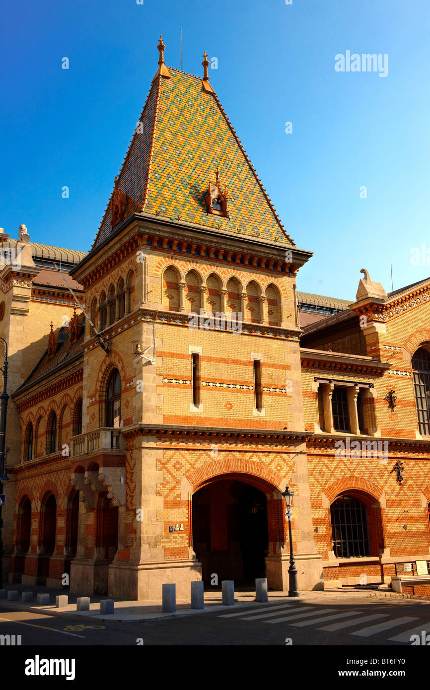 Esterno del Mercato Grande Hall ( Nagycsarnok) , Fővám tér, Budapest, Ungheria Foto Stock