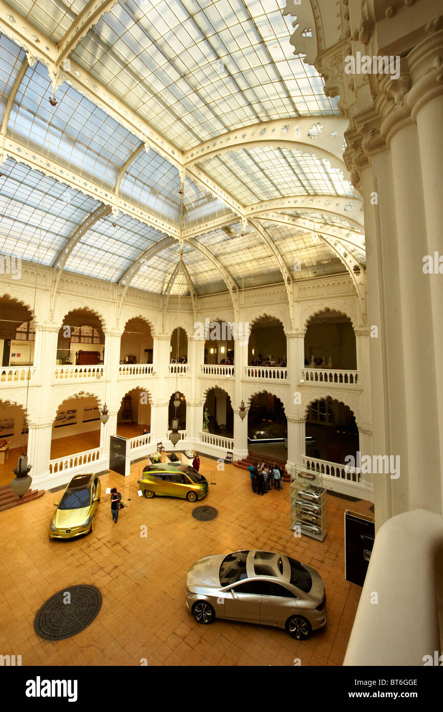 L'interno dell'Art Nouveau Museo di Arti Applicate . Budapest Ungheria Foto Stock