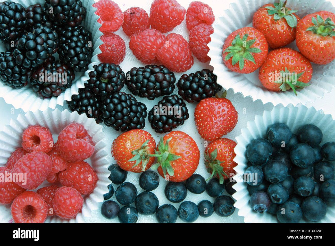 Gli acini in casi di muffin e allentato Foto Stock