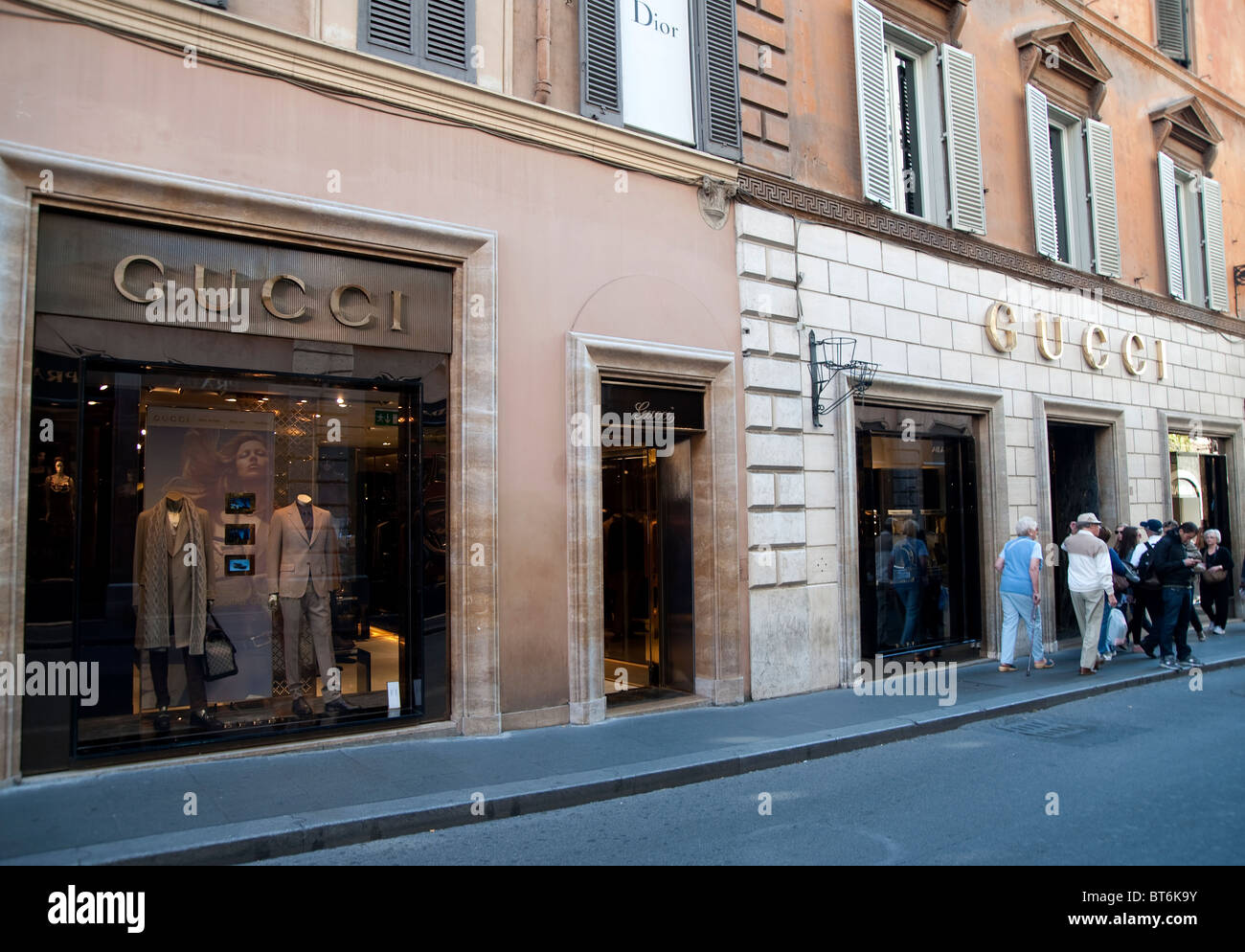 Gucci negozio anteriore in Via dei Condotti, Roma, Italia Foto stock - Alamy