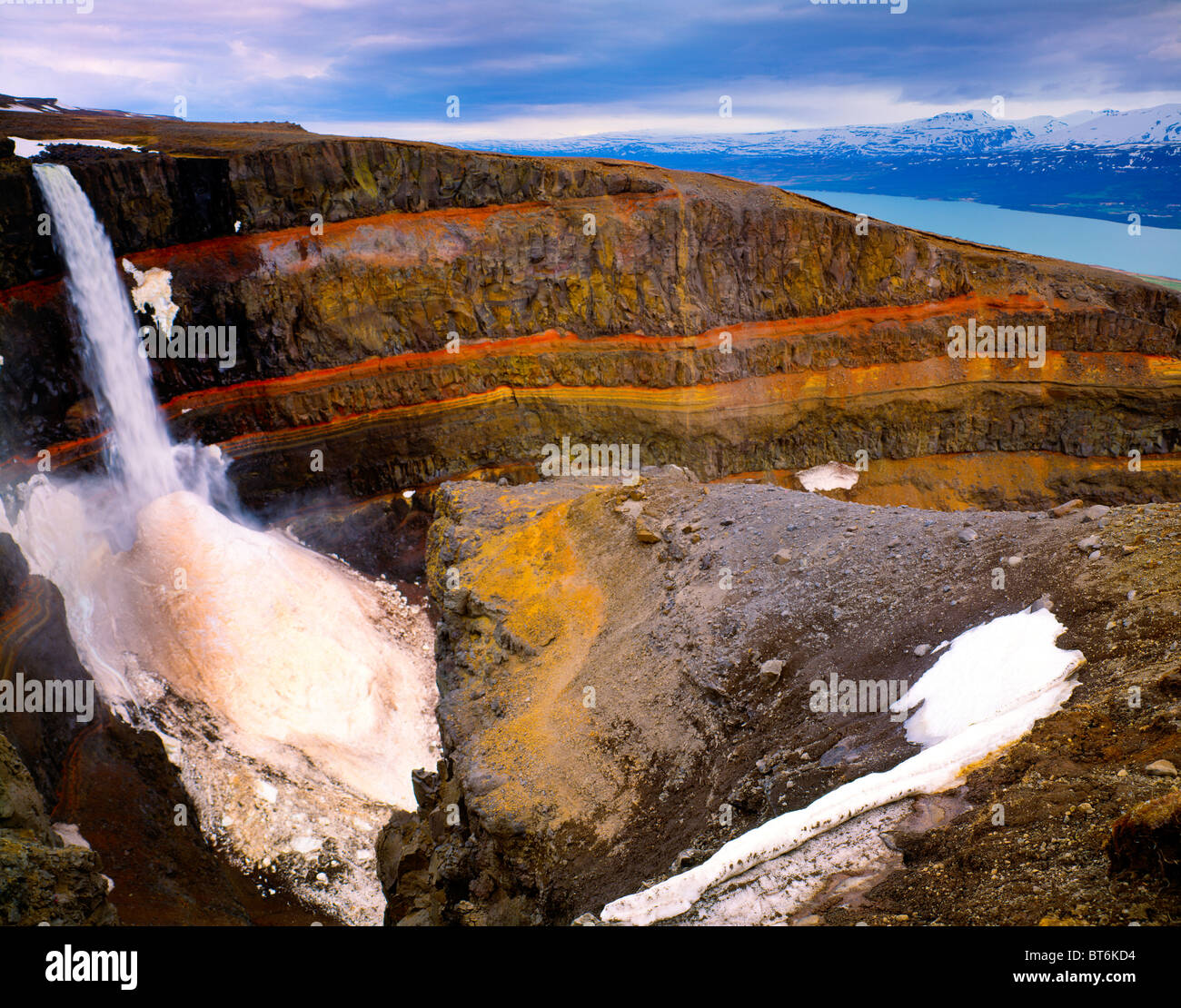 Cascata Hengifoss, Lago Lagarfljot, Islanda, Hengifoss Nature Preserve, maggio, quattro cento piede scende Foto Stock