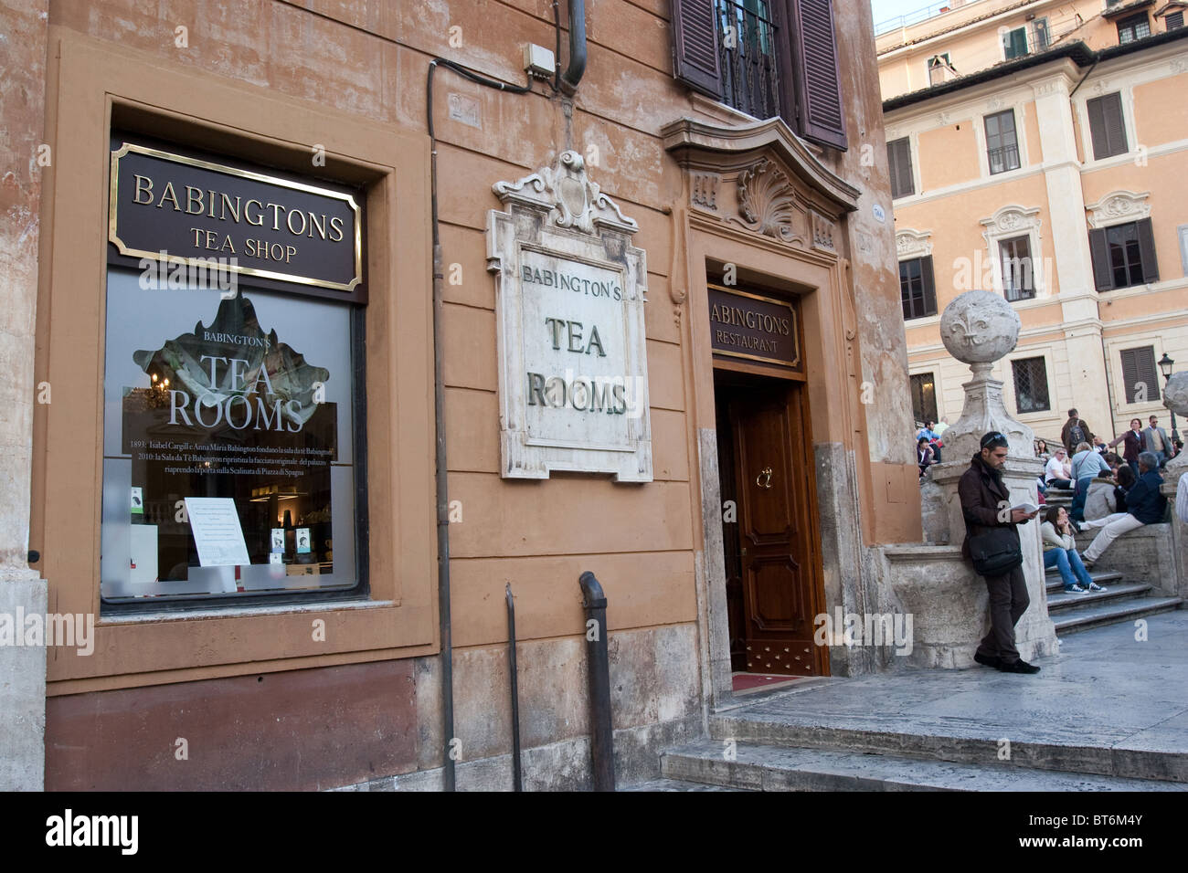 Babington di sale da tè inglese britannico uk Roma 'Spanish square' ingresso finestra ristorante drink prima colazione "Piazza di Spagna" Foto Stock