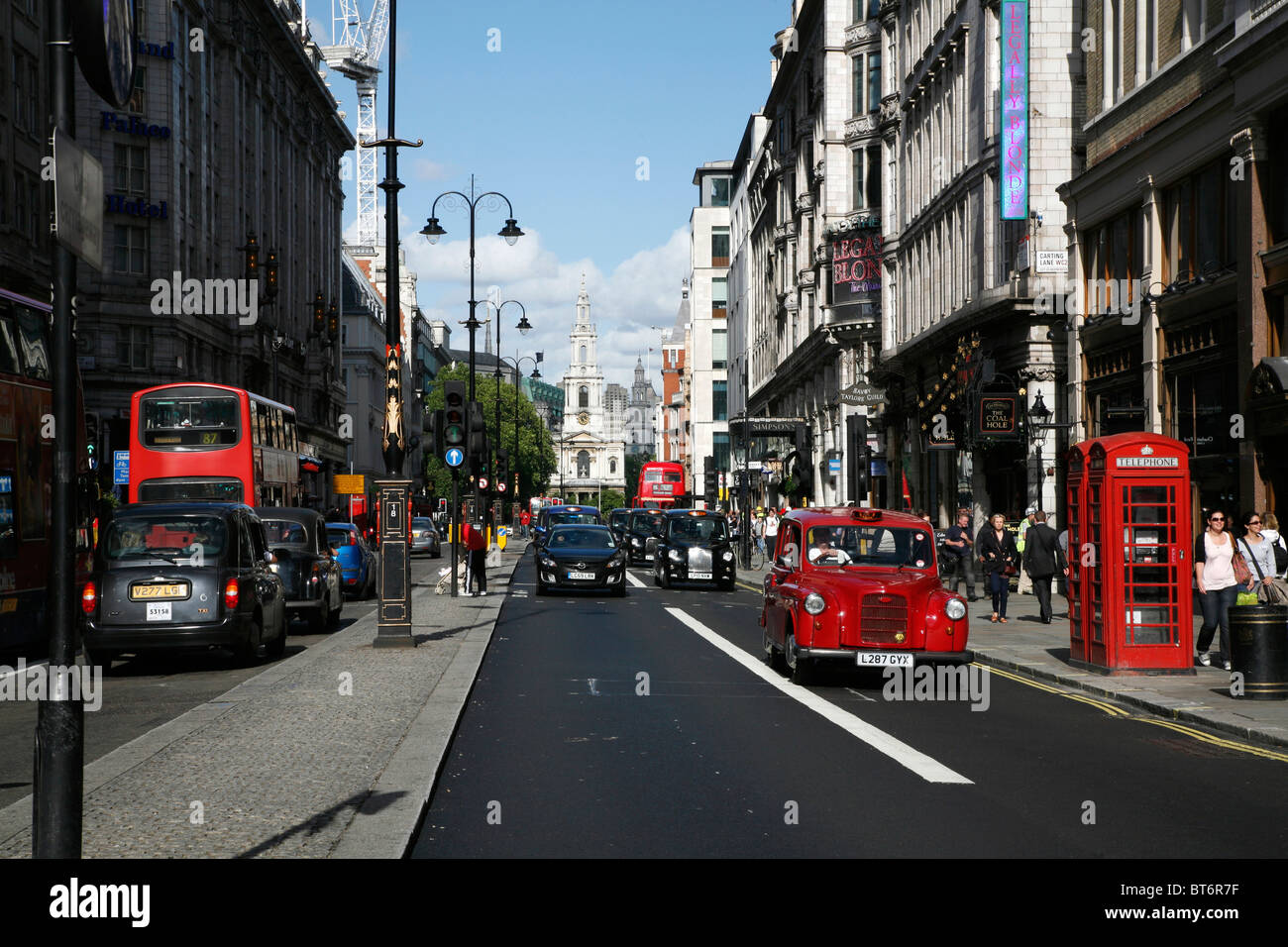 Visualizza in basso il trefolo di St Mary le chiesa Strand, Londra, Regno Unito Foto Stock