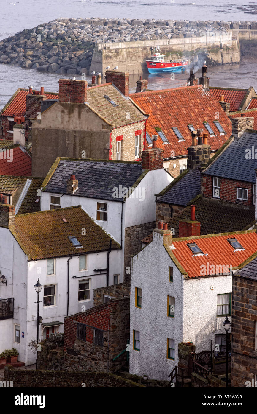Il villaggio sul mare di Staithes sulla North Yorkshire costa. Inverno Foto Stock