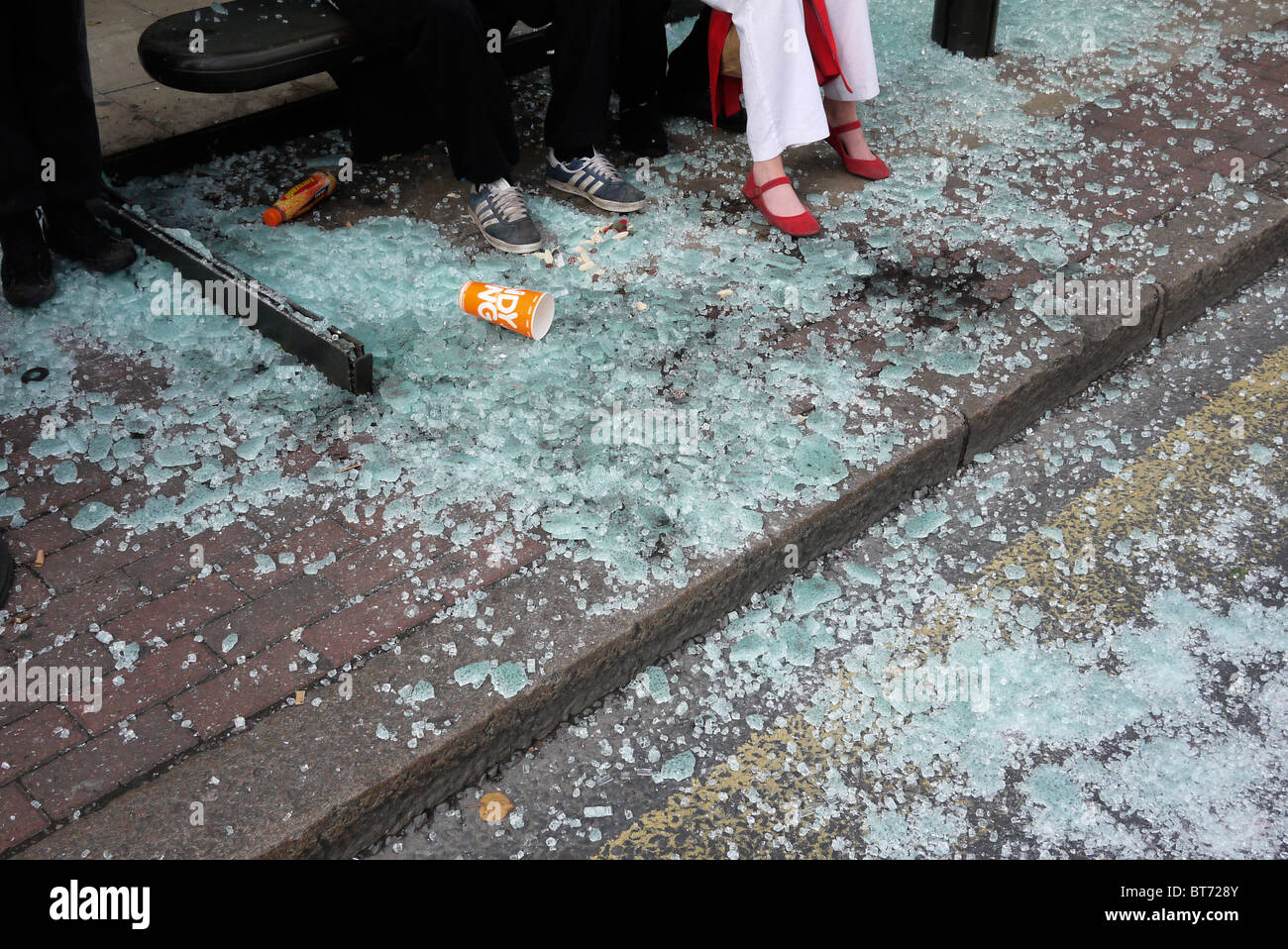 Soggetto ad atti vandalici Shelter Bus NEL REGNO UNITO Foto Stock
