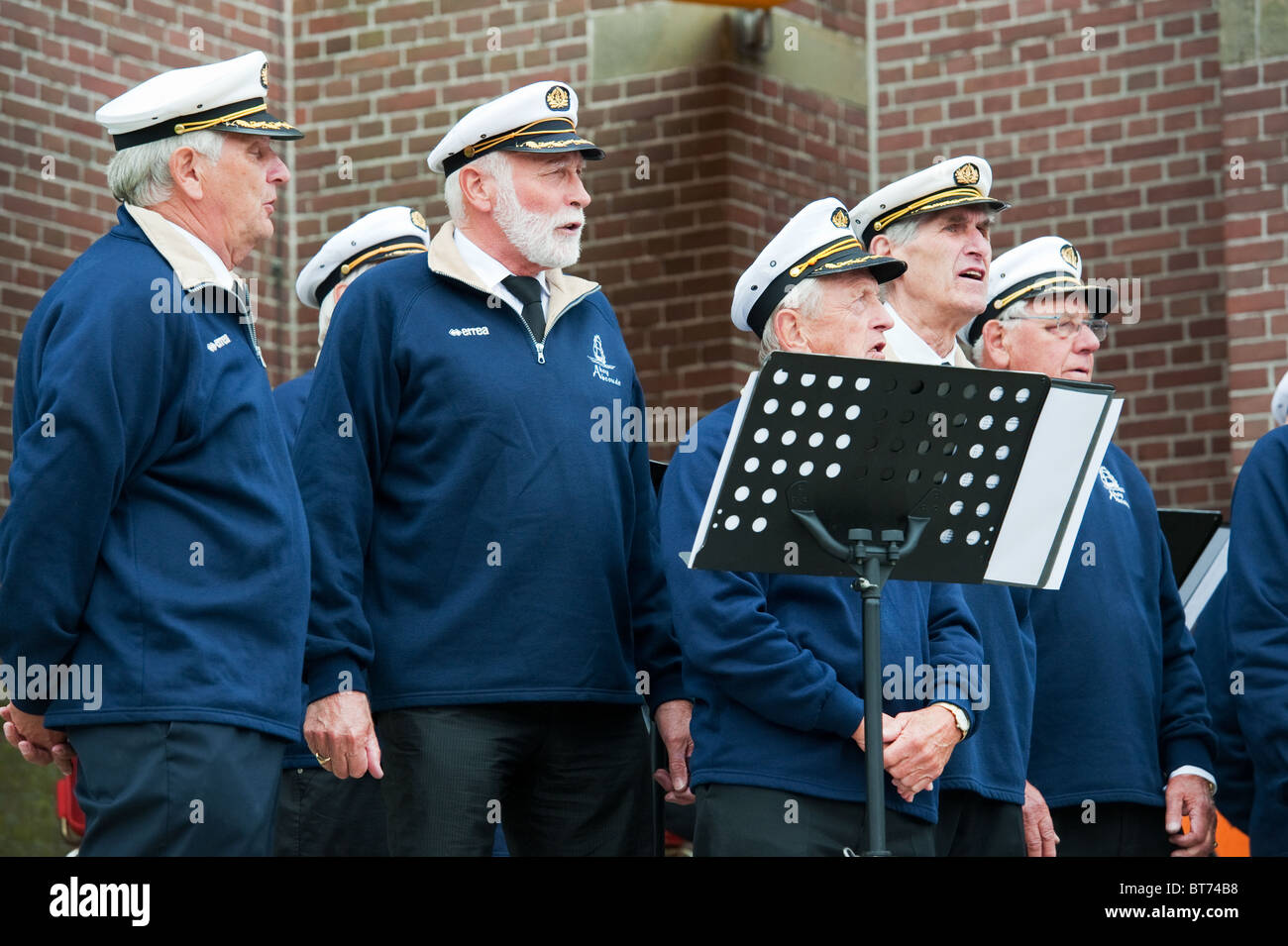 Shanti coro Ahoy con marinaio uomo Foto Stock